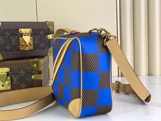 Chess Messenger-24*24*8CM VUITTON LOUIS 0530
